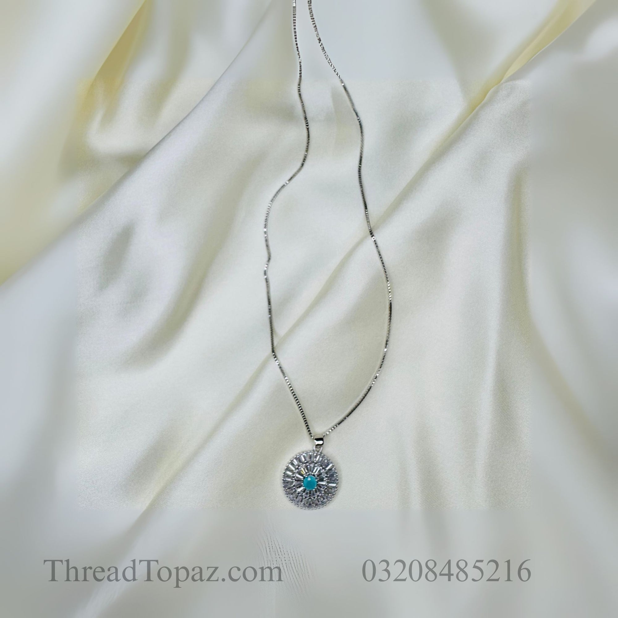 Silver Radiance 🌙 Green Gem Necklace