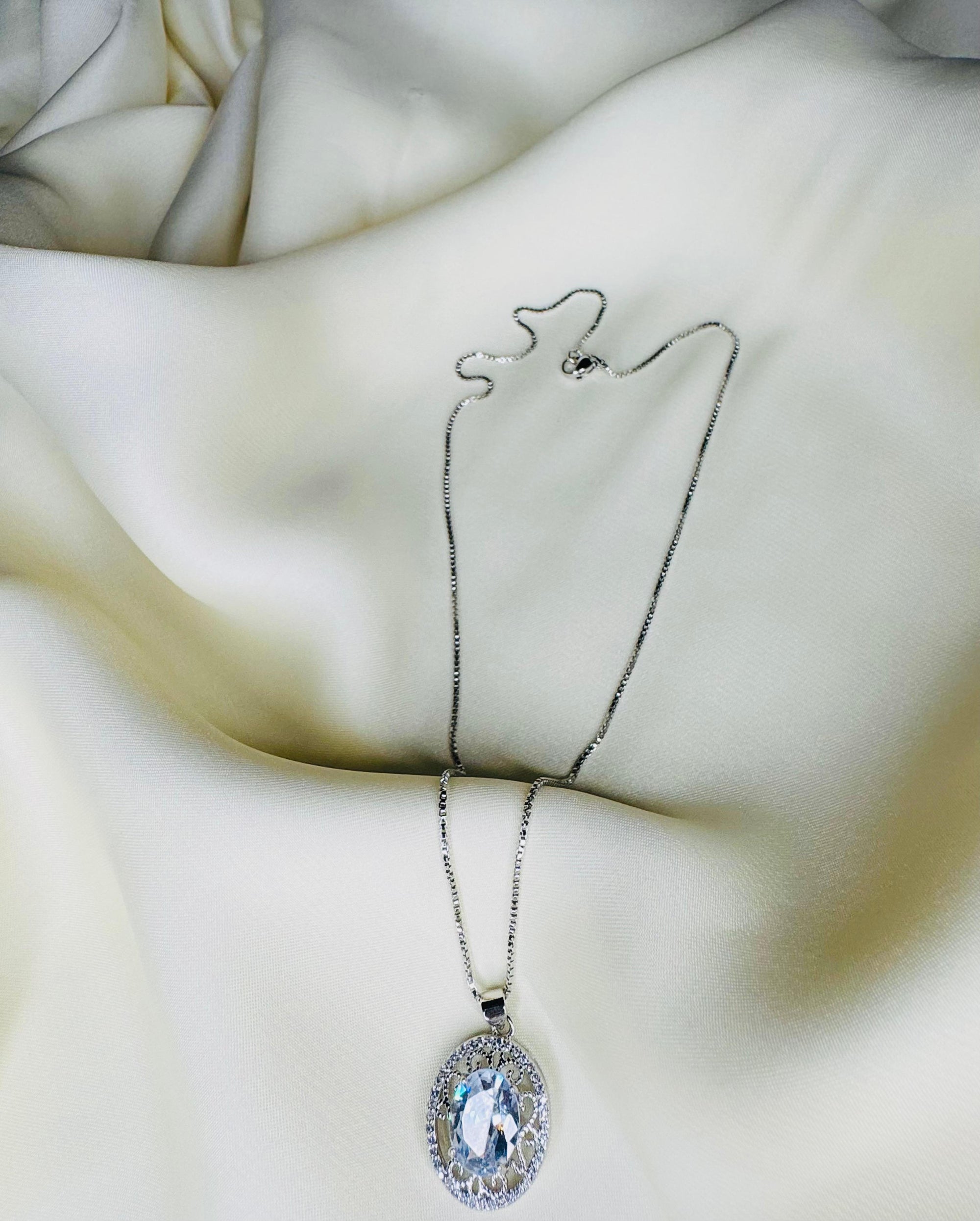 Pure Shine White Stone Silver Necklace✨🌟